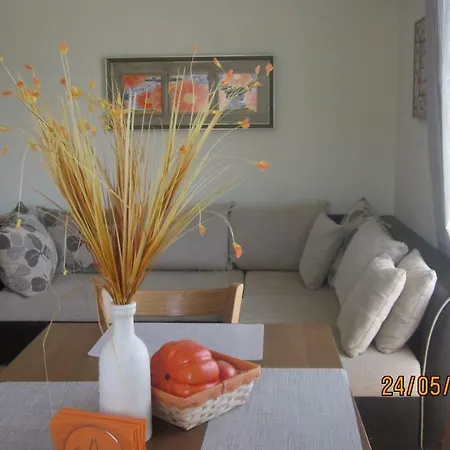 Triokhkomnatnye V Komplekse S Basseinom I Kafe, 2 S/uzla Apartment *