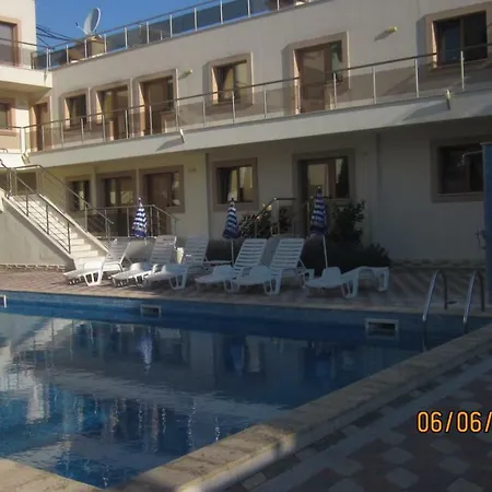 Apartment Triokhkomnatnye V Komplekse S Basseinom I Kafe, 2 S/uzla *